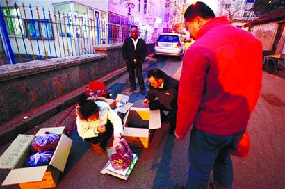 倔強(qiáng)紅棗媽媽拒收捐款傳遞正能量 市民爭(zhēng)相買棗