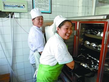 青島中小學食堂不達A就關門