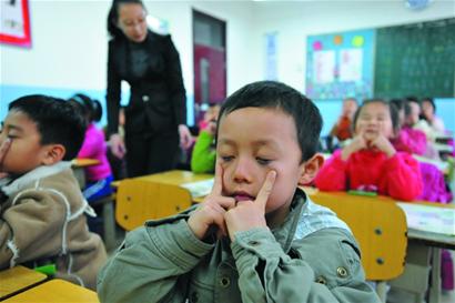 青島防控近視納入老師評優 老師不可多留課外作業