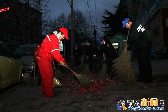公交司機體驗環衛工作 向迎接太陽的人致敬