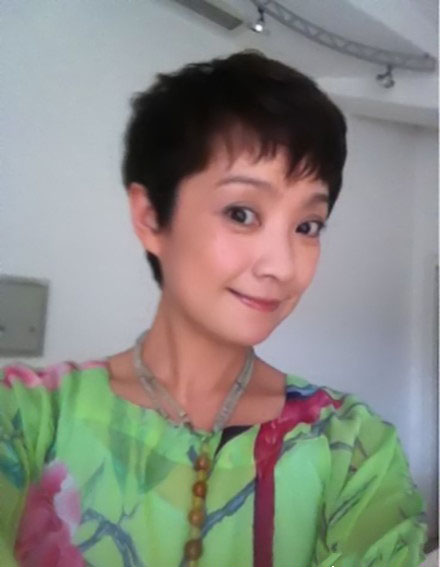 國內最紅大叔張嘉譯妻女近照