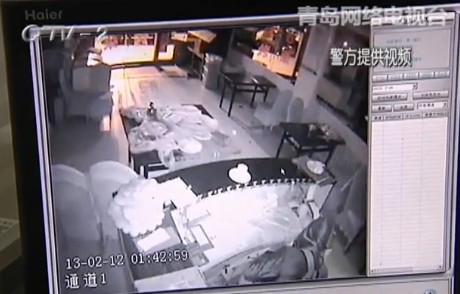 18歲小伙偷遍洛陽路一條街 只得兩部手機百元零錢