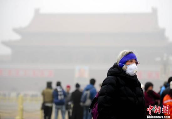 北京大風吹散霧霾帶來沙塵污染