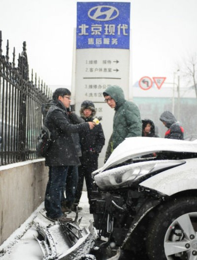 現(xiàn)代車(chē)頭撞爛氣囊未開(kāi) 廠商回應(yīng)稱(chēng)沒(méi)撞對(duì)位置
