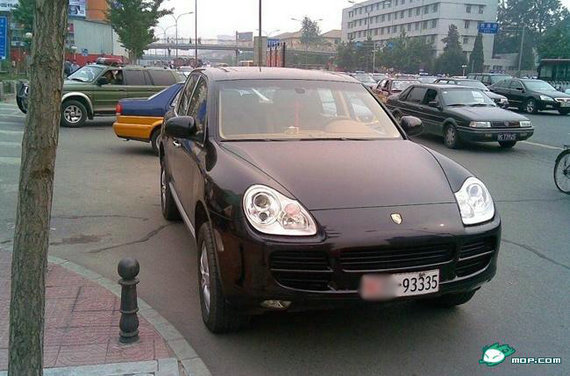 資料圖：網絡曝光的軍車中的豪華車。