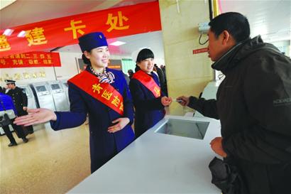 青醫導醫隊制服美貌 患者調侃像空姐