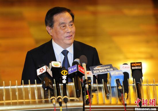 圖為3月8日鐵道部部長盛光祖接受采訪。中新社發 侯宇 攝