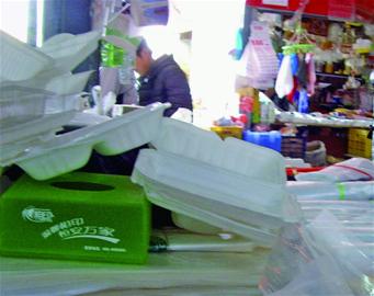 禁用14年的一次性發泡塑料餐盒解禁引人關注