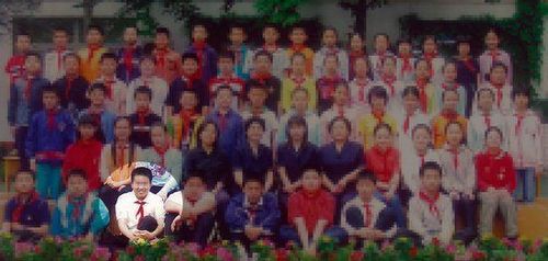 網上曝光的李天一小學畢業照