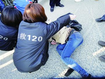 撞飛女生“大眾”停都沒(méi)停