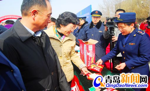 首發:315維權日 青島10部門現場打假(組圖)