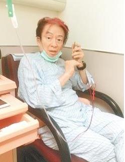 高凌風患癌后做化療脫發