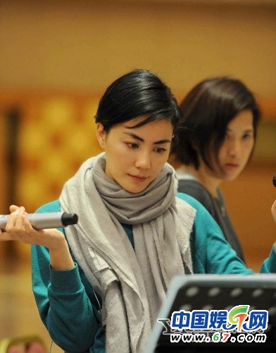 王菲那英鞏俐 天后級女星穿衣減齡大法