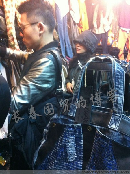 陳數攜神秘男批發市場掃貨 穿著低調無星范