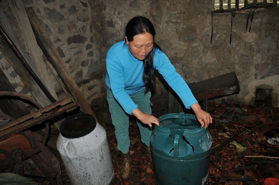 廣西遭遇罕見(jiàn)冰雹襲擊 房屋被打爛