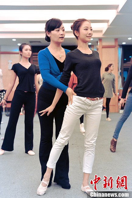 2013國(guó)際旅游小姐特訓(xùn)營(yíng)美麗蛻變