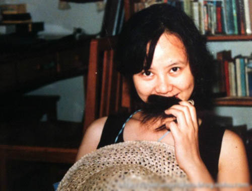 劉歡妻女罕見私房照 21歲女兒劉熠思金發潮人范