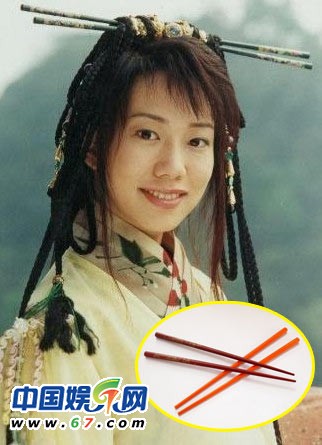 圖揭“窮酸”劇組雷人古裝造型 蔣勤勤戴雞毛陳喬恩PK日本動漫