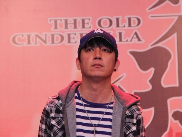 潘粵明現身面露憔悴笑容僵硬 新劇演“前夫”虐心