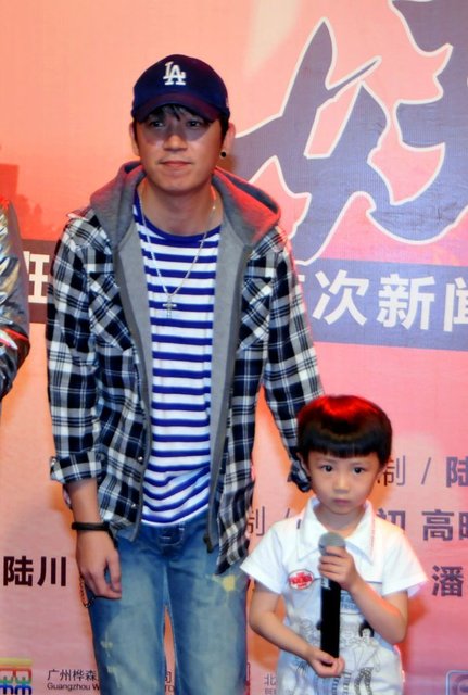 潘粵明現身面露憔悴笑容僵硬 新劇演“前夫”虐心