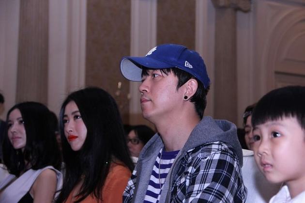 潘粵明現身面露憔悴笑容僵硬 新劇演“前夫”虐心
