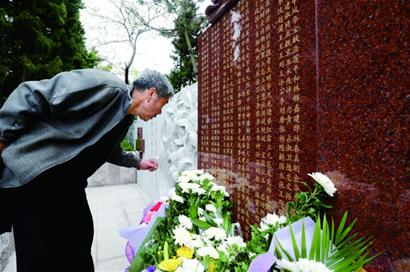 青島器官捐獻者長眠地:紀念墻講述感人故事 青島器官捐獻者長眠地:紀念墻講述感人故事