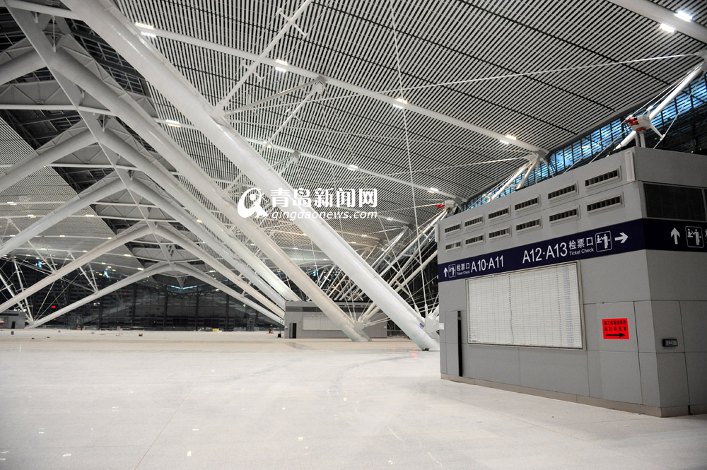青島火車北站啟用 首列火車今?？? border=
