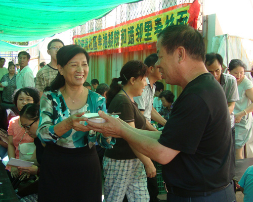 楊艷榮：用愛心變質幸福社區 做居民群眾貼心人