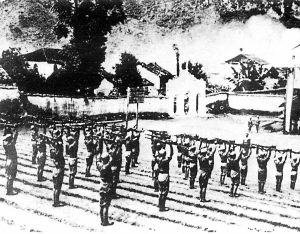 1943年10月，中國遠(yuǎn)征軍第二次入緬作戰(zhàn)。圖為在云南新凱附近加緊訓(xùn)練的遠(yuǎn)征軍。