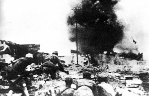 1943年11月，中國軍隊在常德會戰(zhàn)中與日軍激戰(zhàn)。
