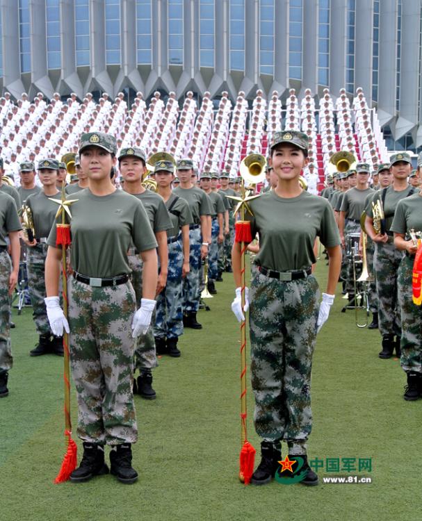 閱兵聯合軍樂團與合唱團合練 女隊員亮眼