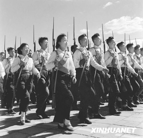 1958年國慶閱兵 民兵方隊規模空前(組圖)