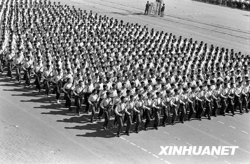 1958年國慶閱兵 民兵方隊規模空前(組圖)