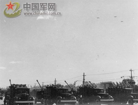 1958年國慶閱兵 民兵方隊規模空前(組圖)