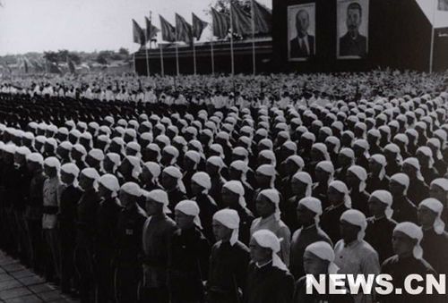 1958年國慶閱兵 民兵方隊(duì)規(guī)模空前(組圖)