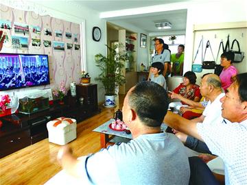 膠州小伙閱兵式當上護旗手 入伍剛8個月
