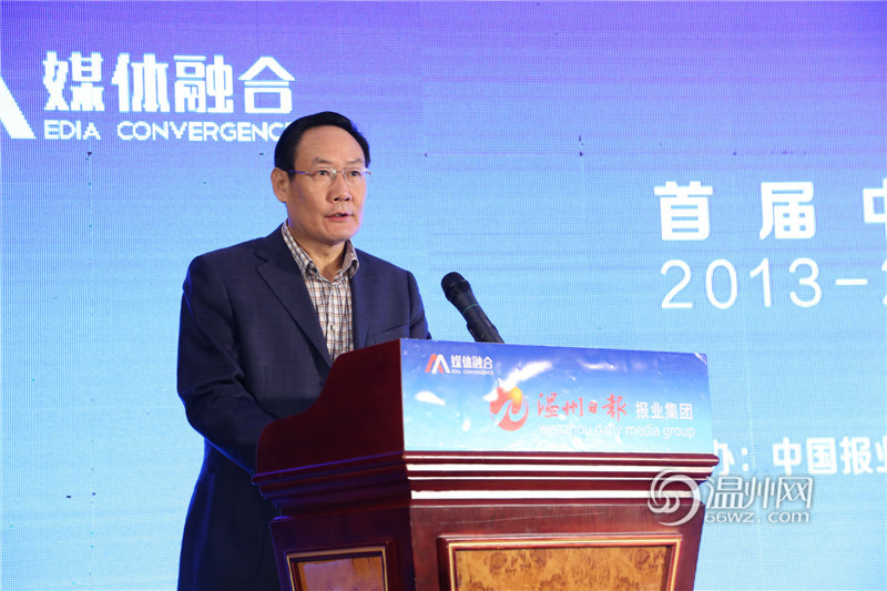 中國報業協會副會長許衍剛為首屆大會開場