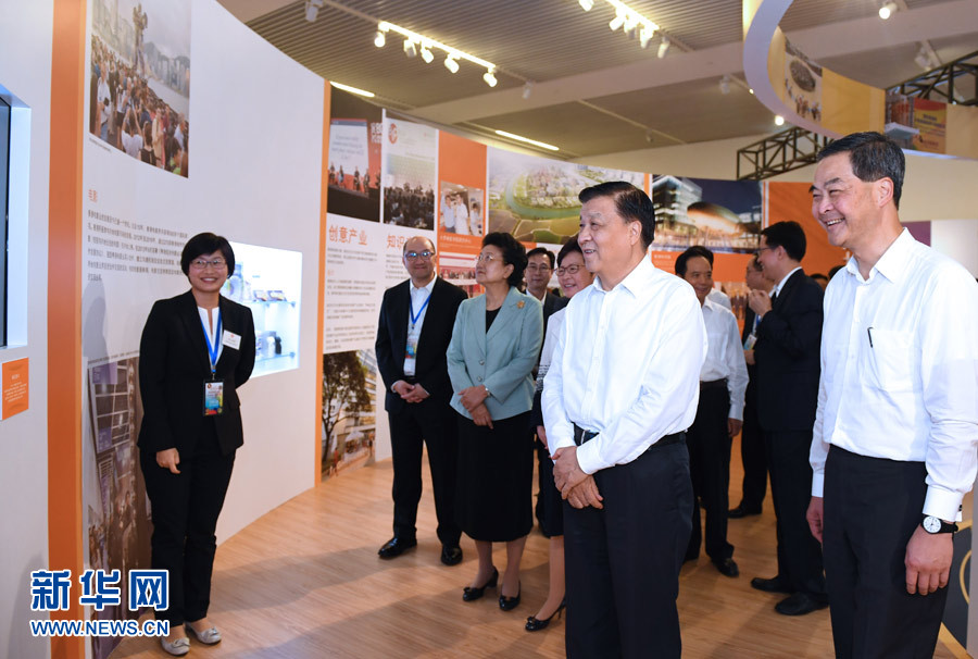 6月26日，中共中央政治局常委、中央書記處書記劉云山在國家博物館參觀香港回歸祖國20周年成就展。新華社記者 饒愛民 攝