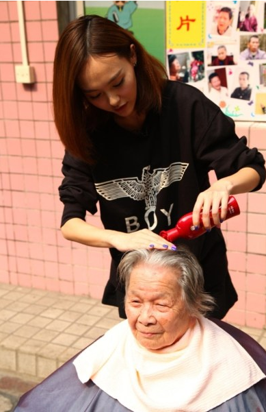 唐嫣情變后現身公益活動 談及婚姻失聲痛哭